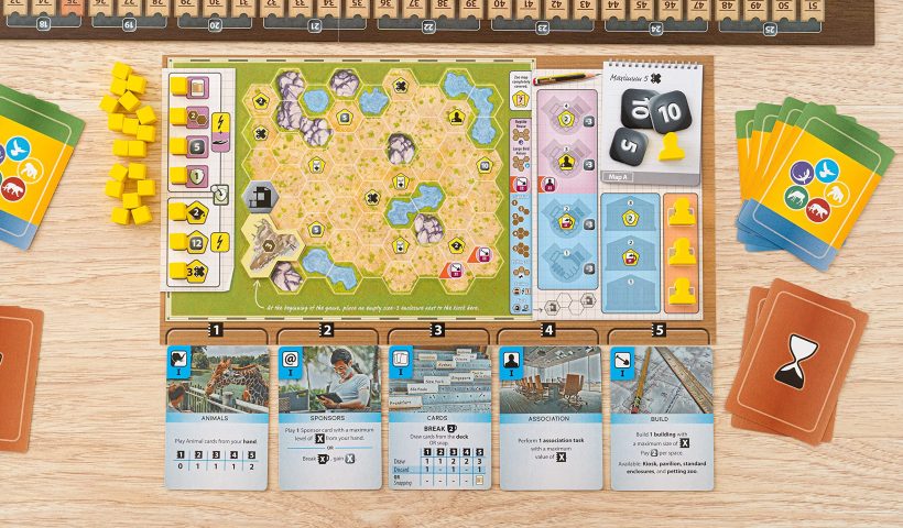 Tablero personal de Ark Nova con mapa del zoológico y cartas de acción